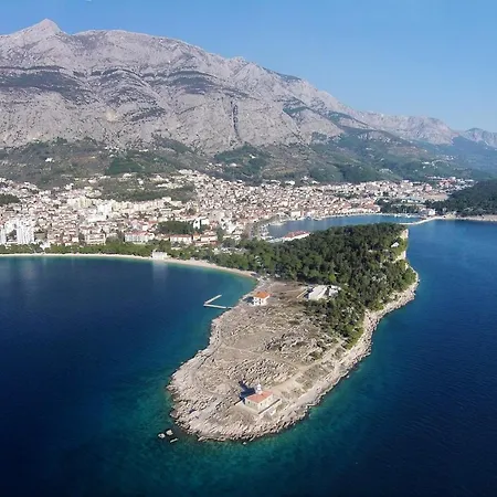 With A Parking Space - 6693 Makarska
