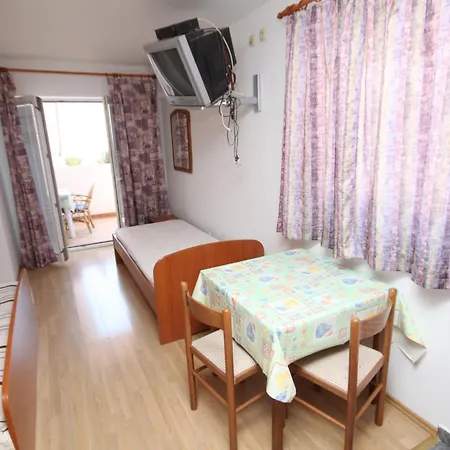 With A Parking Space - 6693 Makarska