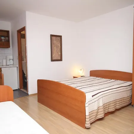 With A Parking Space - 6693 Apartamento Makarska